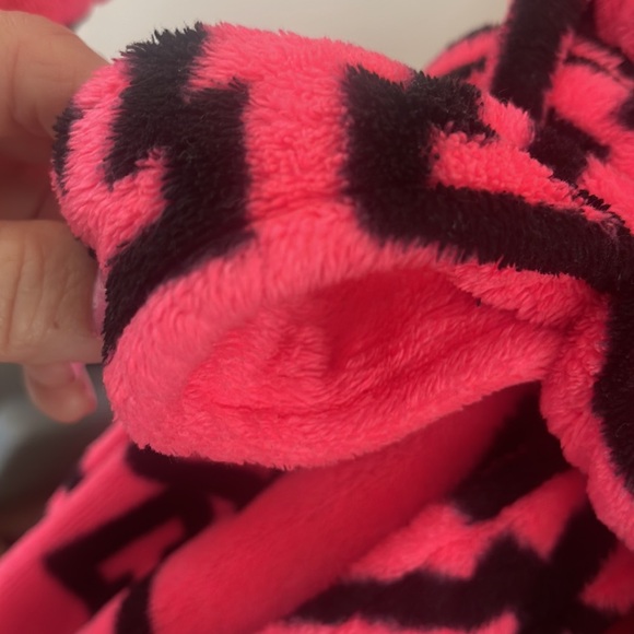 Pink Victoria Secret Robe - Picture 4 of 8